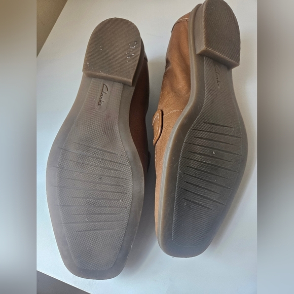 Clark -Women's Sz 8.5 Lyrical Way Leather Loafer Flat, Tan/Brown - Picture 5 of 9